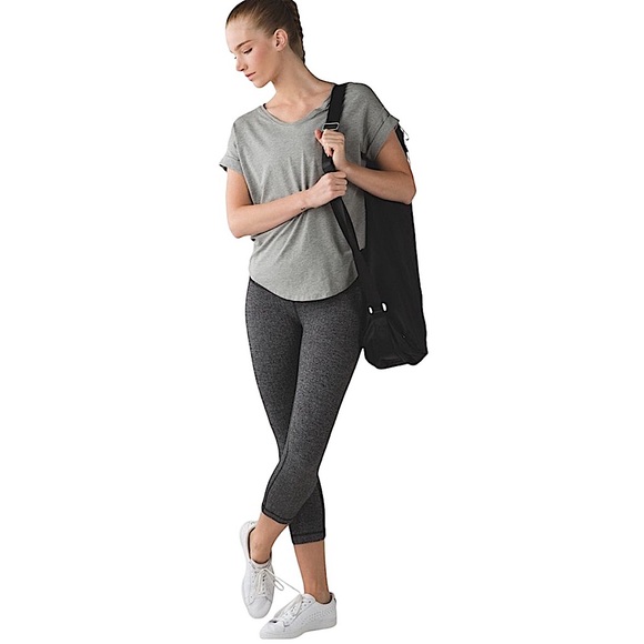 Lululemon Wunder Under Crop III - Picture 2 of 14